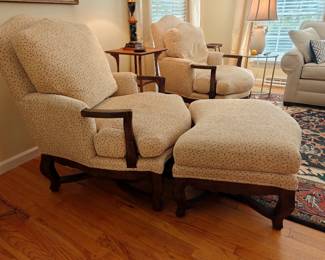 010	The Portico Collection Accent Chair & Ottoman	Chair 33x37x41 Ottoman 29x24x19