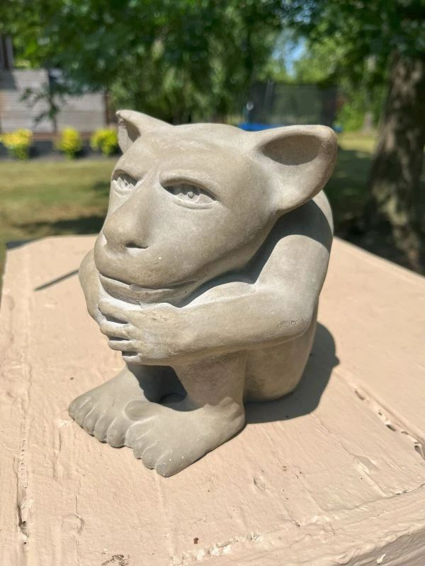 6097 Dedo Gargoyle Statuemin