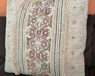 6097 Oversized Floor Pillowmin