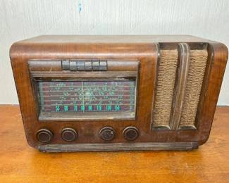 6097 RCA Victor Globe Trotter Vintage Radiomin