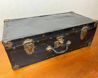 6097 Vintage Metal Trunkmin