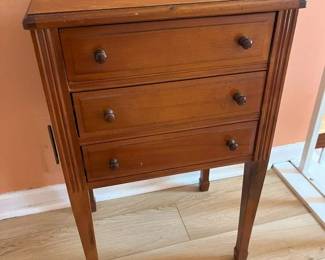 6097 3Drawer Accent Tablemin
