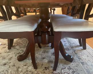 Large Dining Room Table W/ 2 Leaves, 8 Chairs, & Table Pads