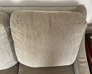 Living Room Sofa W/ 3 Seats & Pull Out Couch