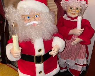 Animated Santa & Mrs.CLaus W/ Boxes