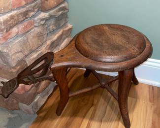 Antique Show Cobble Wooden Seat