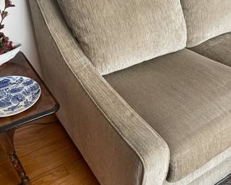 Living Room Sofa W/ 3 Seats & Pull Out Couch