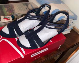 BRAND NEW Memory Foam Shoes