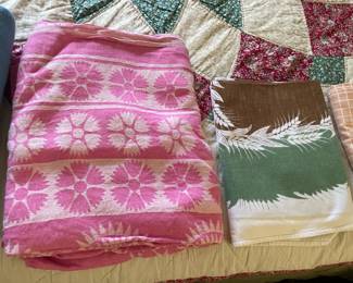Assorted Linen, Sheets, & Blankets
