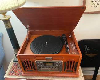Vintage Style Radio/Turntable