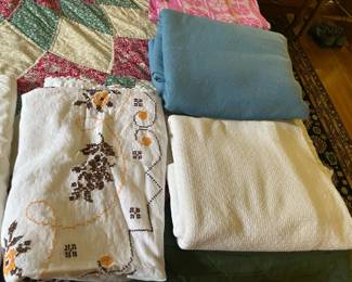 Assorted Linen, Sheets, & Blankets
