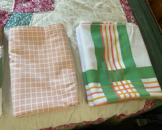 Assorted Linen, Sheets, & Blankets