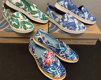 Clarks Bare Traps Floral Slipons Size 7 Wide