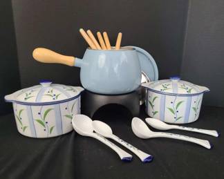 Fondue Pot With Two Ceramic Side Servers