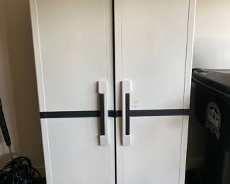 Garage storage cabinet