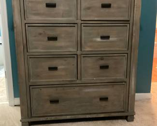 Reclaimed pine chest of drawers