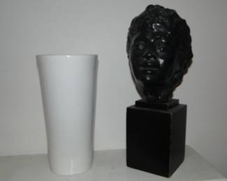 Head statue