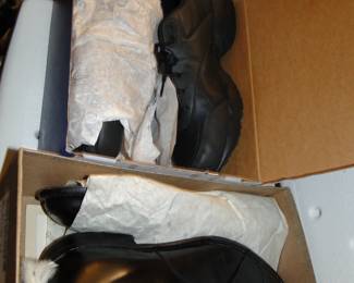New men's shoes size 10