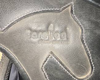 Barefoot Treeless English Saddle logo