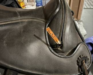 Barefoot Treeless English Saddle side