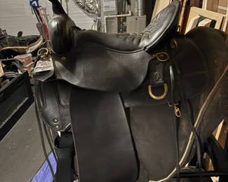 Circle Y Western High Horse Wide Tree Saddle side