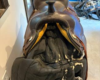 Circle Y Flex 2 Western Saddle with Extra Padded Seat front