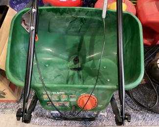 Scotts Turf Builder EdgeGuard Mini Broadcast Spreader