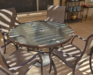 Extra patio table picture 
