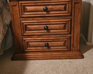 Extra nightstand picture 
