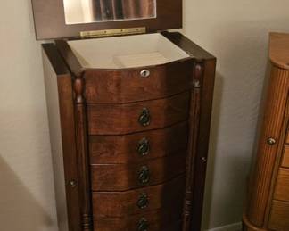Extra jewelry box picture 