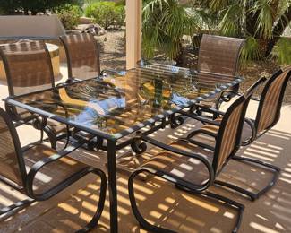 Extra patio table picture 