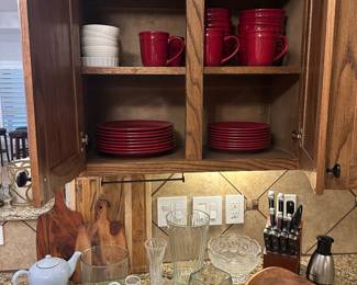 Lot 1    Wood, cutting boards, glass bowls, knife, set set of red dishes And white bowls. $45