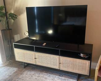 Four Hands TV console total 6 the same
55” TCL Ruko TV total 6