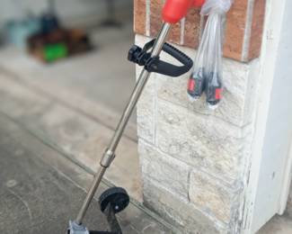 Battery operated lawn edger 