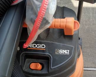 Shop Vac w/additional accessories 