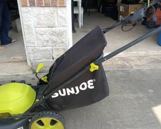 Sunjoe Electric Lawnmower - Side view 