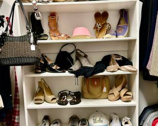 Pants sizes mostly 8-10 (some smaller and larger as well)
Shirts, sweaters and jackets
Sizes medium - XL
Athleta, Columbia, Nike, Talbot’s, Ralph Lauren and much more