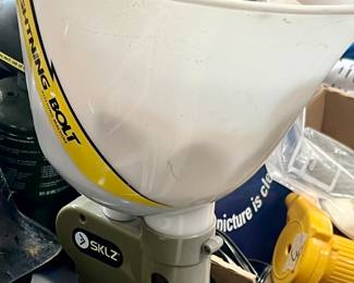 LIGHTNING BOLT BASEBALL SKLZ PITCHING MACHINE