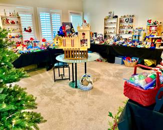 LARGE TOY ROOM FULL OF STAR WARS, RESCUE RANGERS, WALT DISNEY, FISHER PRICE.