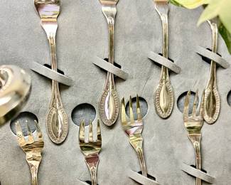 SILVER 800 DESSERT FORKS.