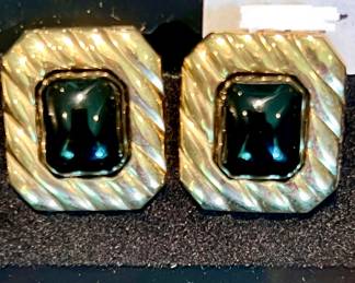 14K GOLD EARRINGS WITH ONYX CENTER.