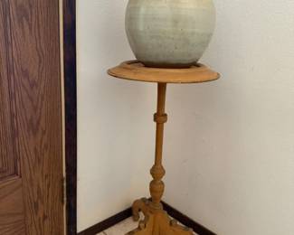 14 HandTurnedWoodPlantStandwithVase