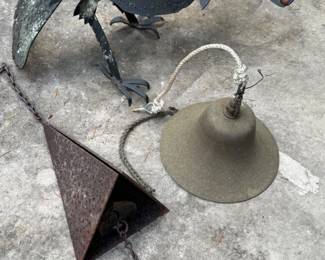 62 YardArtRustyWindChimeBrassBellMetalCrow