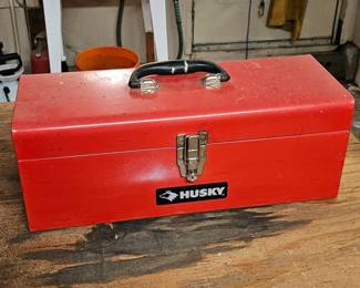 102 HuskyRedMetalToolBoxWithPullOutOutTray