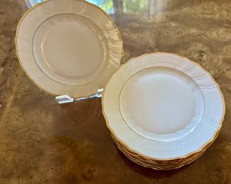 Herend "Golden Edge Scalloped" dinner plates.  12 available. 11 in very good condition.