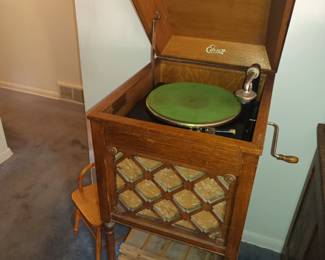 Crank powered record player.    Edison, not Victrola