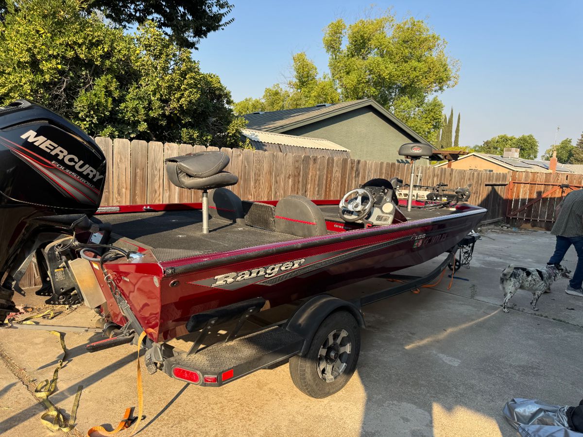 Boat comes with $4,000 dollar Garlim fish finder.