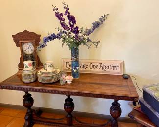 Mission style entry table