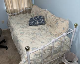 Newer daybed