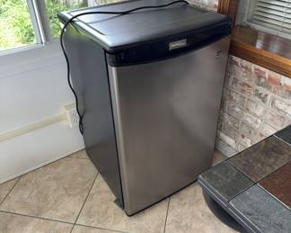 Nice little bar or back porch or dorm room refrigerator